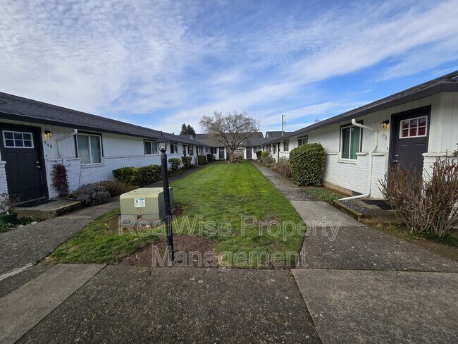 Foto del edificio - 562 NE Anderson St