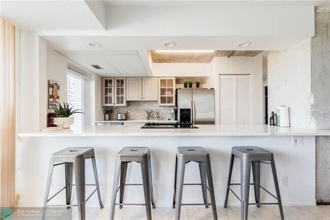 Foto del edificio - 2841 N Ocean Blvd
