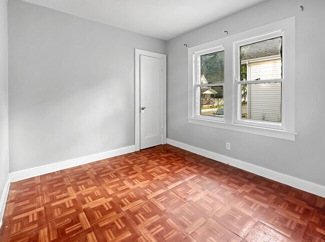 Building Photo - Two Bedroom, 1 Bath with Detached Garage!