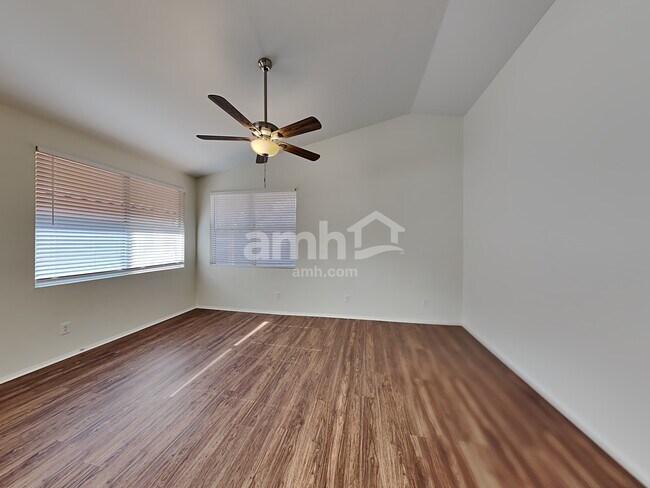 Foto del edificio - 7521 W Kerry Ln