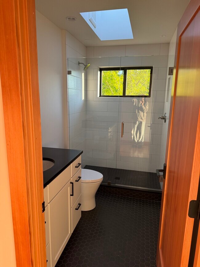 bathroom - 2321 West St