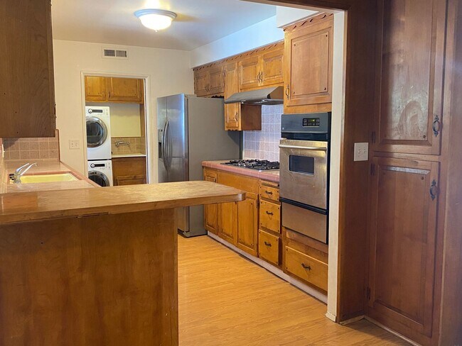 Foto del edificio - Home for Rent near Orange Circle