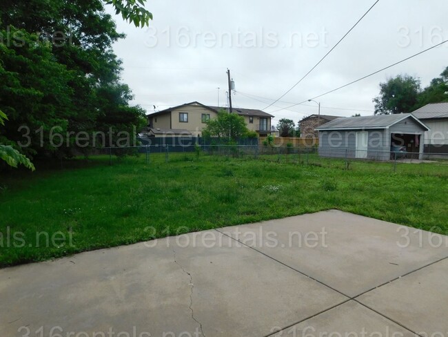Foto del edificio - $1000 - 3 bed 1 bath - Single Family Home