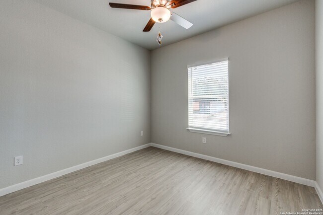 Building Photo - Brand New in Prime Location!!!