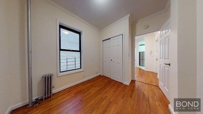Foto del edificio - 516 E 80th St