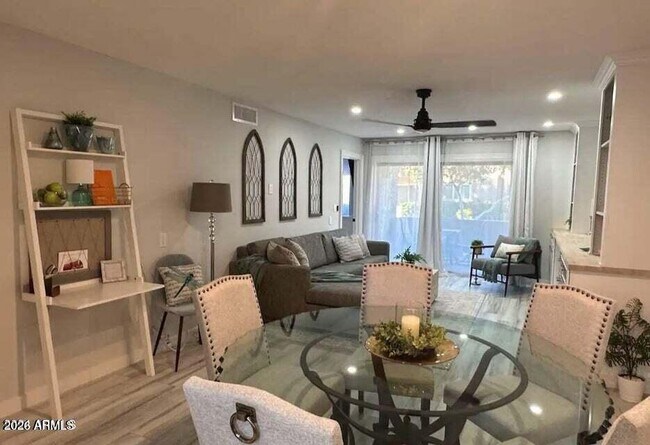 Foto del edificio - 7436 E Chaparral Rd