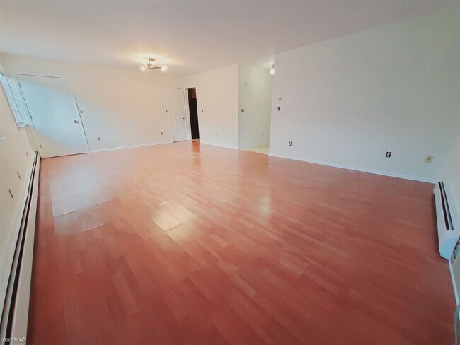 Building Photo - 2 br, 1 bath Condo - 47 Whitmore Ln Unit D