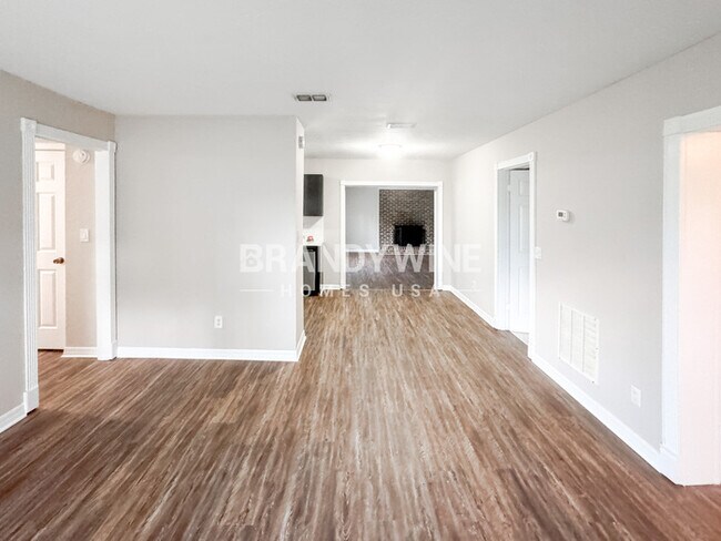 Foto del edificio - 11469 Wingate Rd N