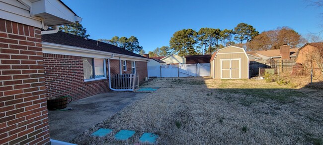 Building Photo - 952 Aspen Dr