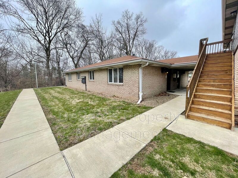 Primary Photo - 412 Lunar Ln