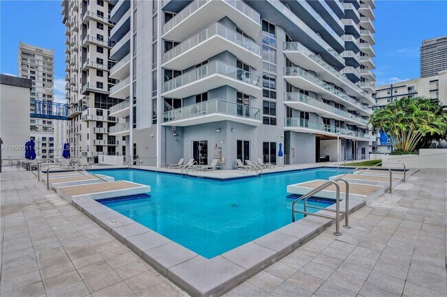 Foto del edificio - 1010 SW 2nd Ave