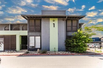 Building Photo - 909 Reinli St