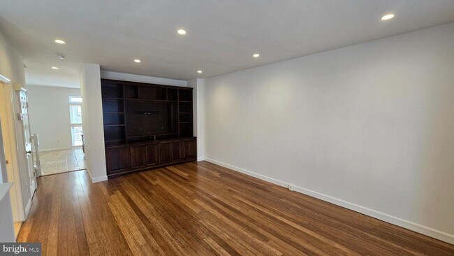 Foto del edificio - 4105 Hazelwood Ct