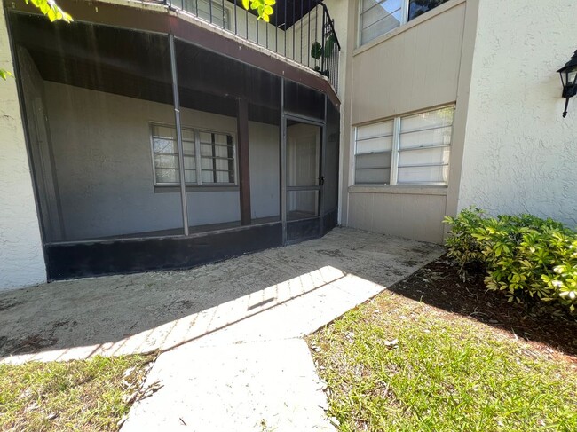 Foto del edificio - 51 Windtree Ln
