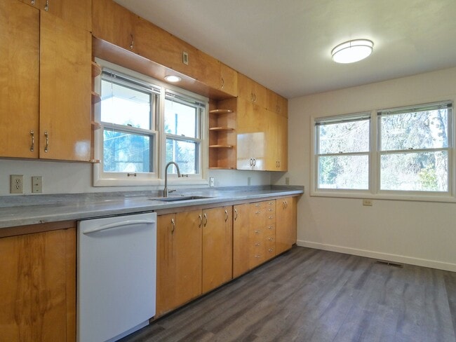 Building Photo - 2280 Sandy Dr