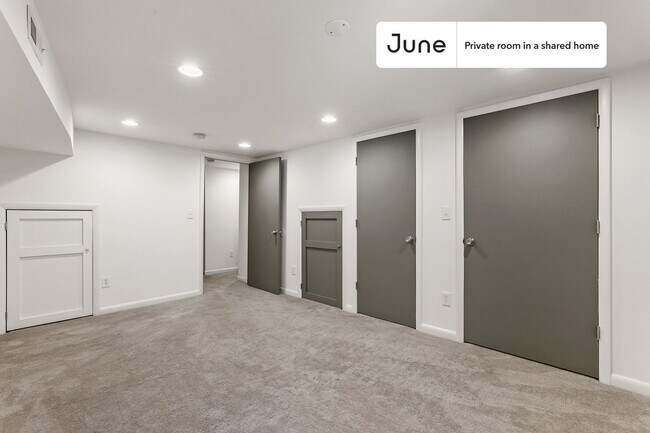 Foto del edificio - Room in Shared 5 bed/3 bath home