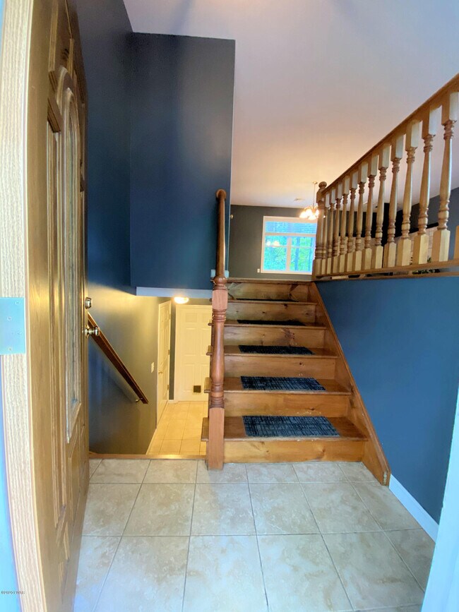 Building Photo - 401 Maple Ridge Dr