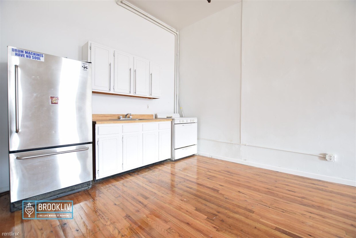 Primary Photo - 1131 Myrtle Ave