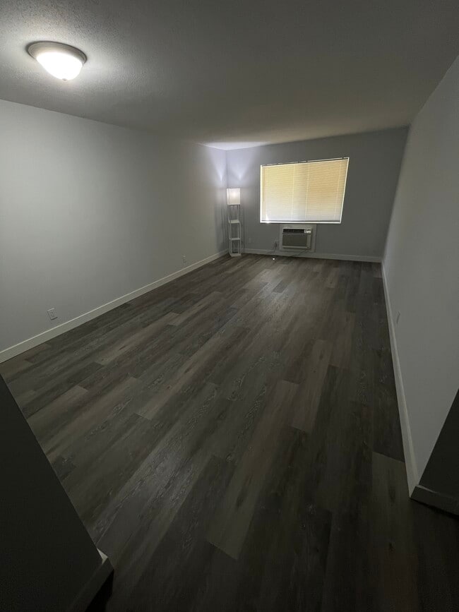 Foto del edificio - 1350 E Sample Rd