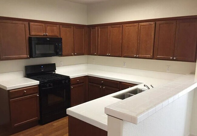 Building Photo - South Reno  4 bedroom