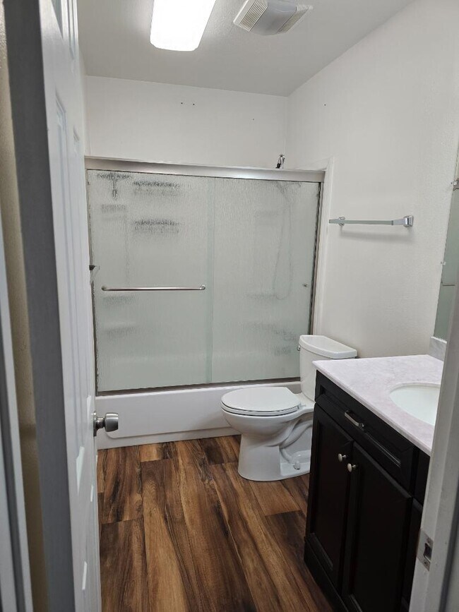 Foto del edificio - 1735 E Washington St