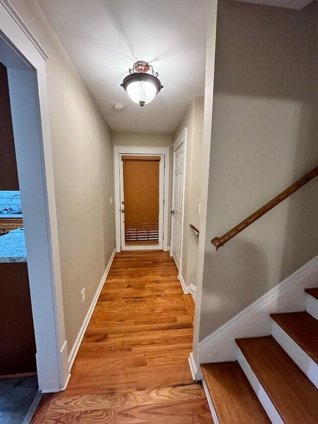 Foto del edificio - 3823 Kingswood Dr