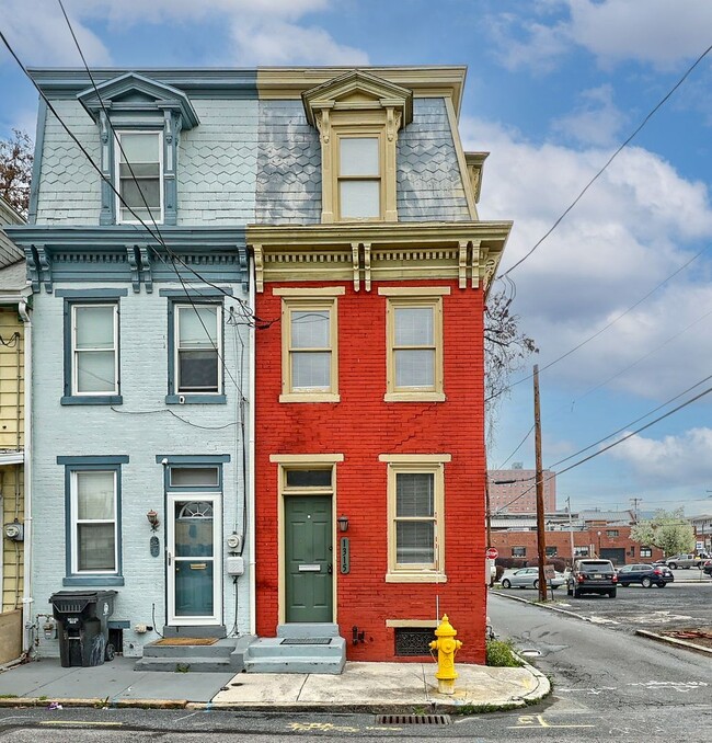 Building Photo - Eye-Catching 2 Bedroom in Heart of Midtown