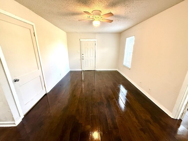 Building Photo - 617 S Palmetto St