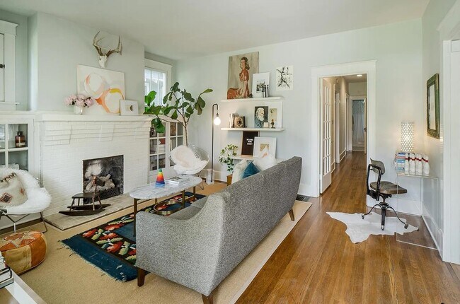Foto del edificio - 746 Roycroft Pl