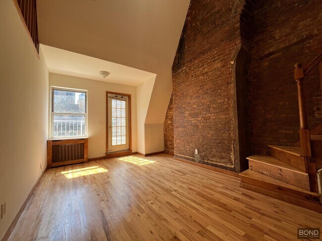 Building Photo - 317 W 107th St