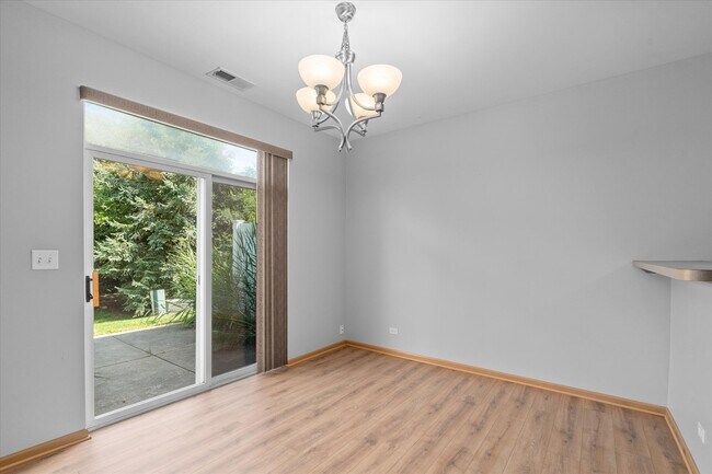 Foto del edificio - 484 Majestic Ln