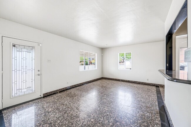 Foto del edificio - 9427 N 1st Ave