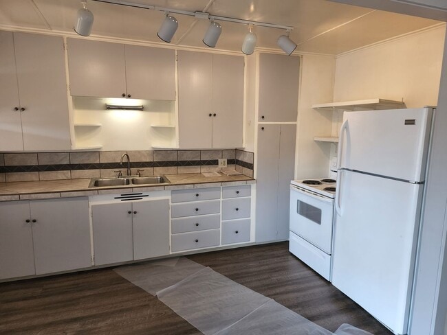 Building Photo - Cute 2-bedroom Bungalow home