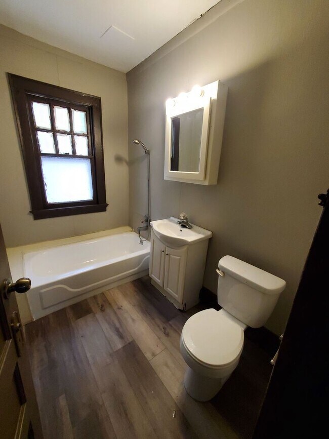 Foto del edificio - 2544-2546 N 40th St. (Duplex)