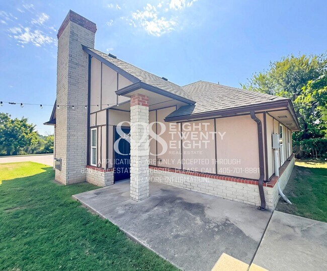 Foto del edificio - NEW TO THE MARKET!  Spacious 4 Bed/2 Bath Near very Close to Campus!!