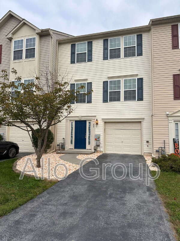 Building Photo - 205 Arctic Ln