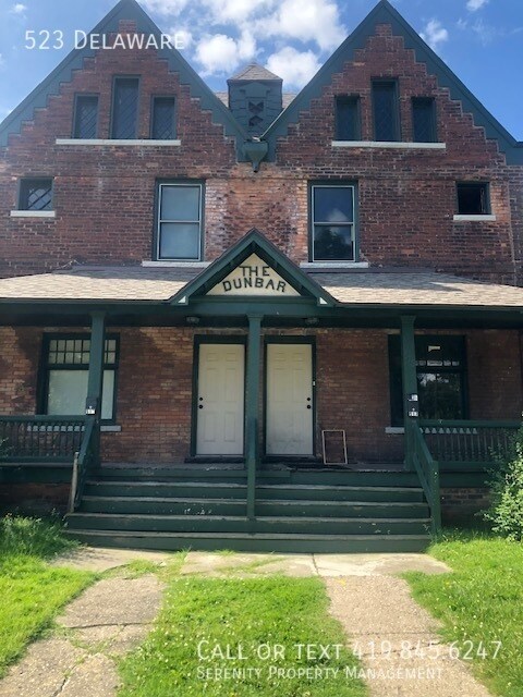 Primary Photo - Three Bedroom Townhome With Basement Avail...