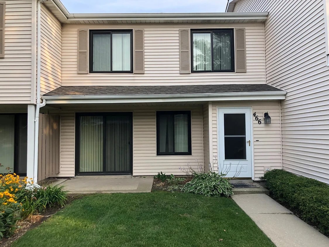 Front View - 466 Buchanan Ct