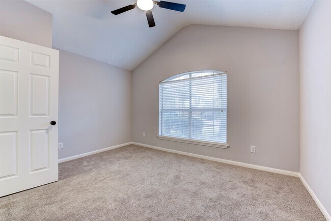 Foto del edificio - 9026 Eaglecove Dr