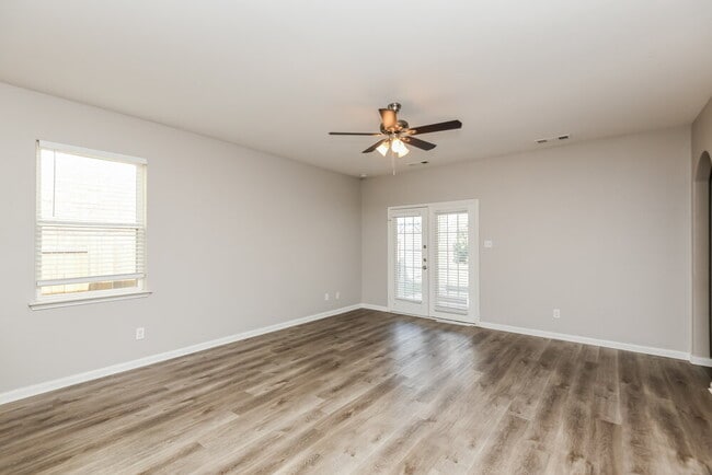 Foto del edificio - 6244 White Jade Dr