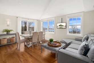 Building Photo - 8 Hale St