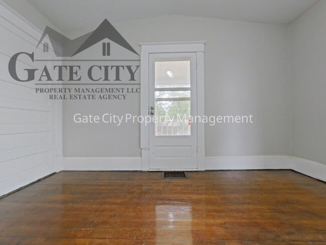 Building Photo - 1006 Holton Pl