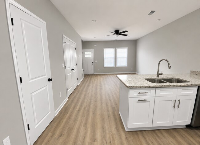 Foto del edificio - 2513 Bratton Street Unit B