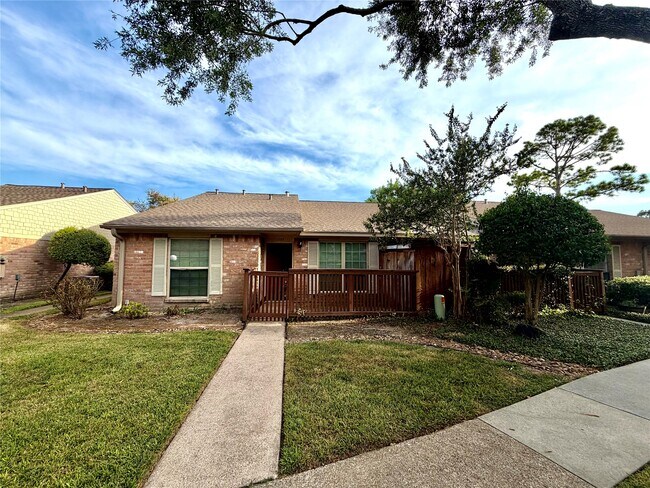 Foto del edificio - 8801 Hammerly Blvd