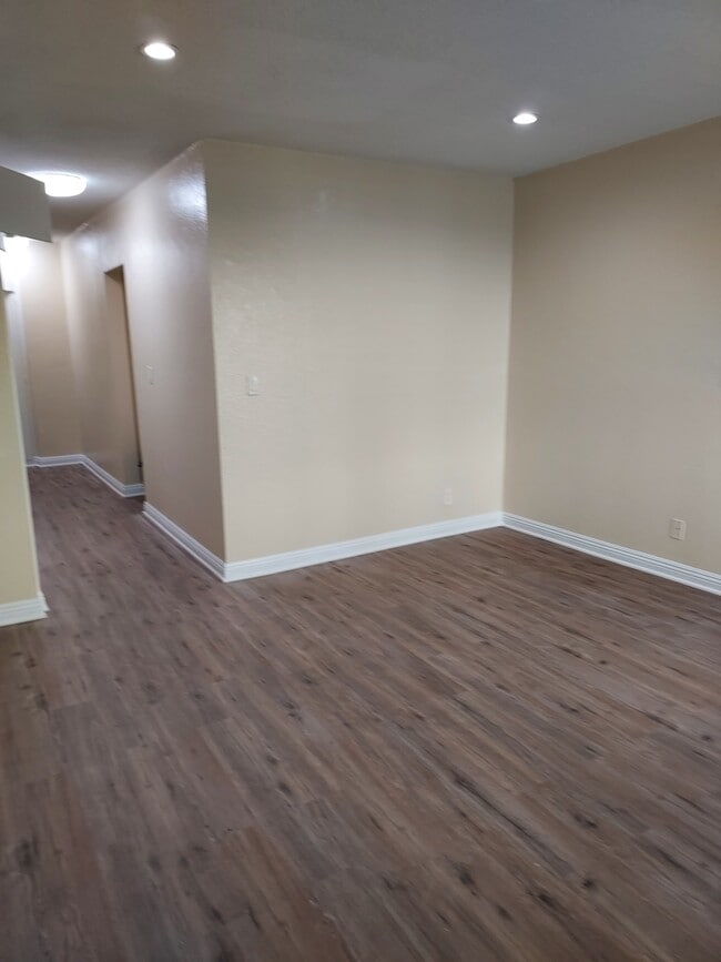entry all with extra closet and storage - 6043 Romaine St - Off Market