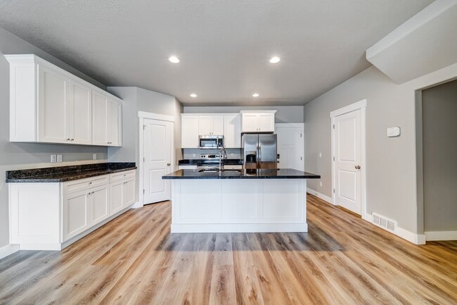 Building Photo - 4403 W Glendon Dr