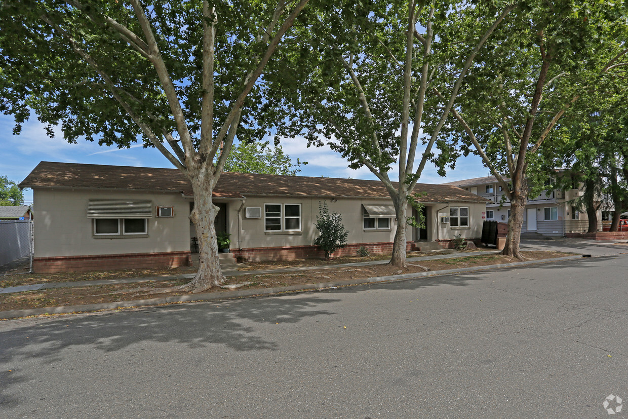 Building Photo - B Street Apartments