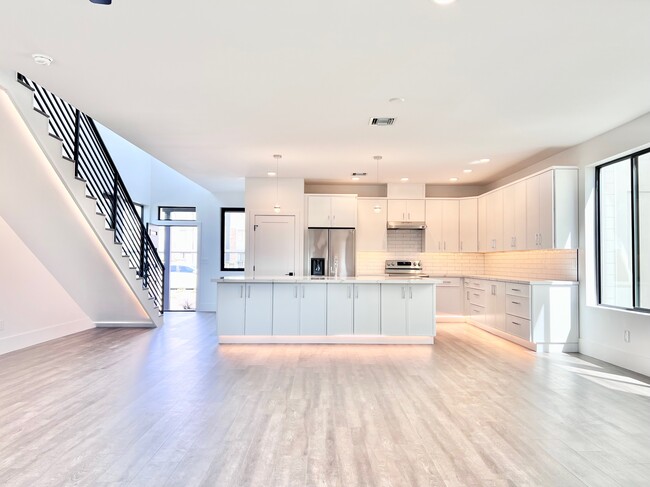 Photo - 2011 E Turney Ave House