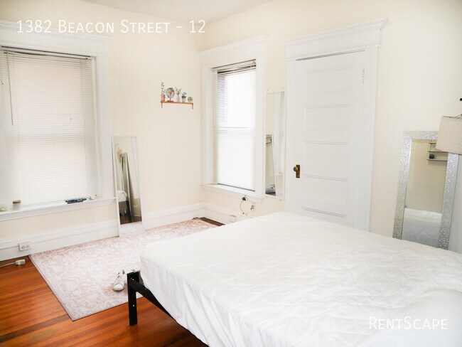 Foto del edificio - 1382 Beacon St