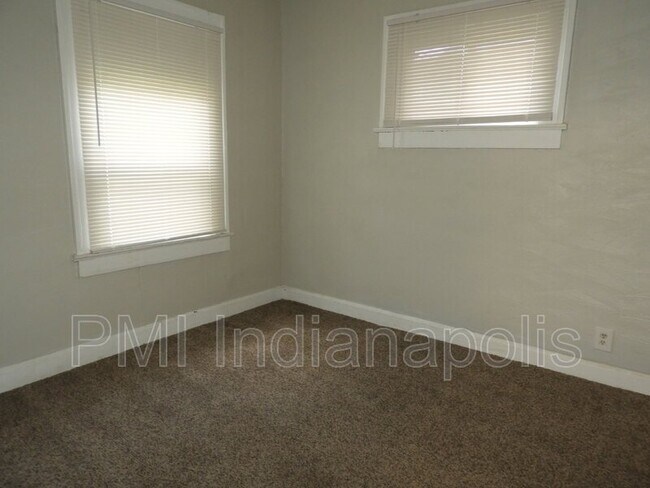 Foto del edificio - 2527 E 18th St